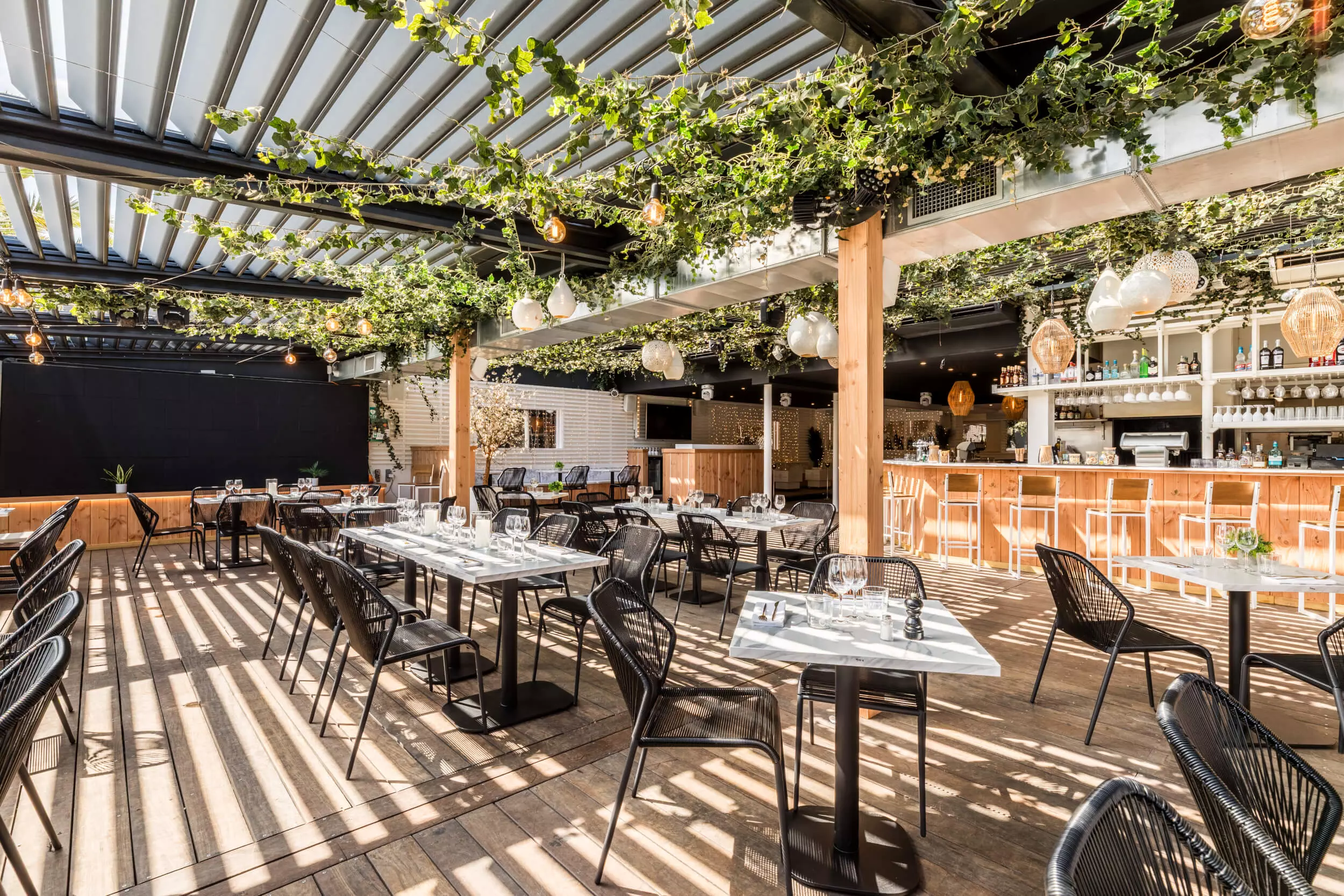 White restaurant bar cap ferret la vigne